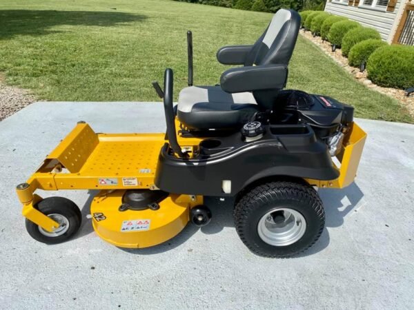 Hustler Raptor 42” Zero-Turn Lawn Mower – Kawasaki 21.5HP (Dealer Model)