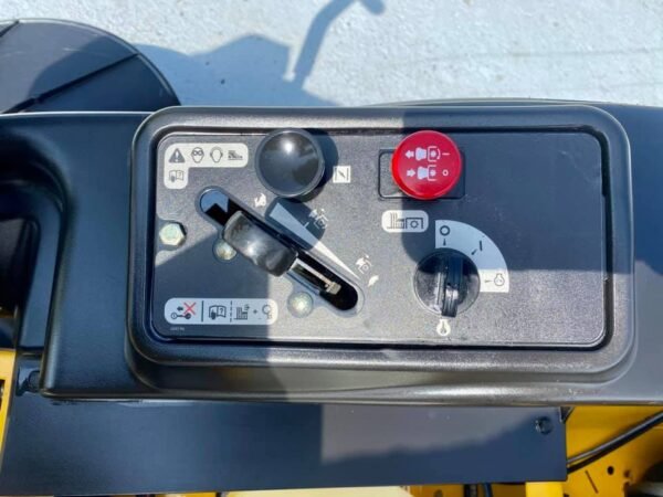 Hustler Raptor 42” Zero-Turn Lawn Mower – Kawasaki 21.5HP (Dealer Model)