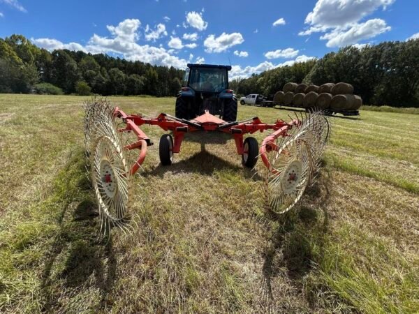 Kuhn SR110 Speed Rake – 10 Wheel