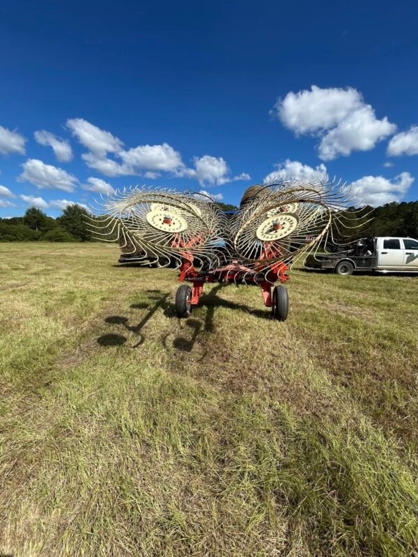 Kuhn SR110 Speed Rake – 10 Wheel