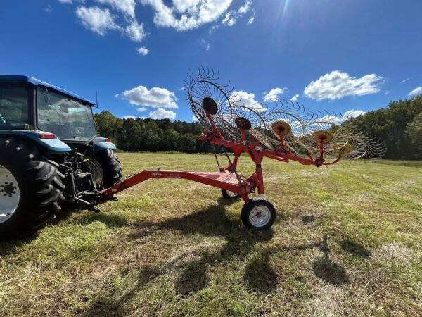 Kuhn SR110 Speed Rake – 10 Wheel