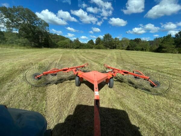 Kuhn SR110 Speed Rake – 10 Wheel