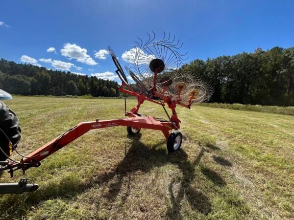 Kuhn SR110 Speed Rake – 10 Wheel