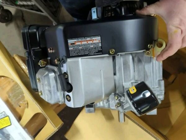 Briggs & Stratton Vanguard 18HP Vertical Shaft Engine – Recoil Start (New Old Stock)