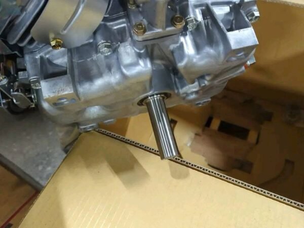 Briggs & Stratton Vanguard 18HP Vertical Shaft Engine – Recoil Start (New Old Stock)