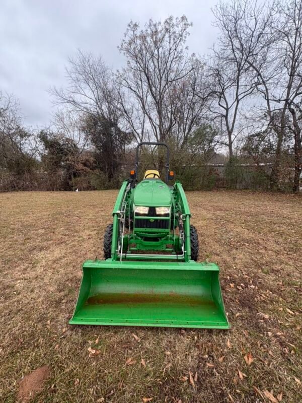 John Deere 3039R Compact Tractor w/ H160 Loader – 38 HP, 4WD