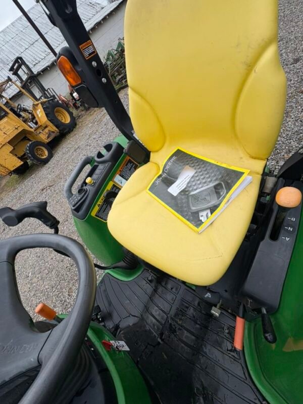 John Deere 3039R Compact Tractor w/ H160 Loader – 38 HP, 4WD